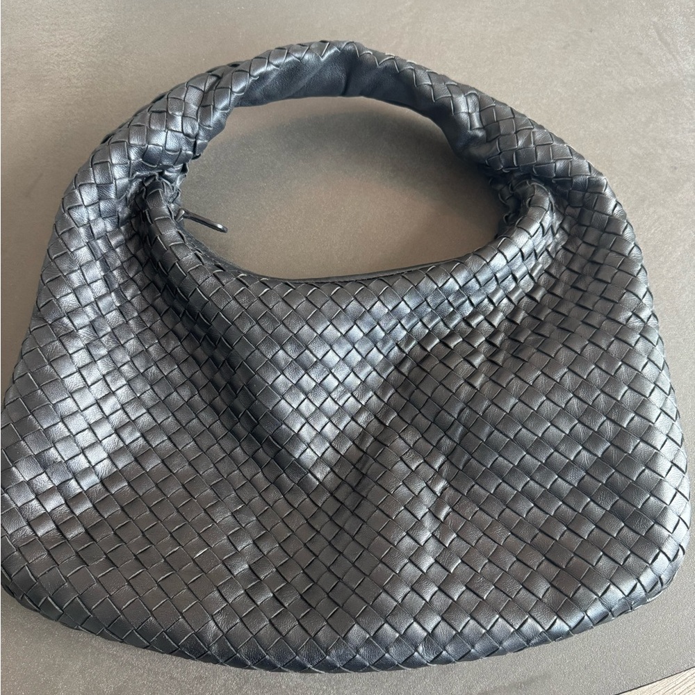 Bottega Veneta Medium Hobo Black - Picture 2 of 15